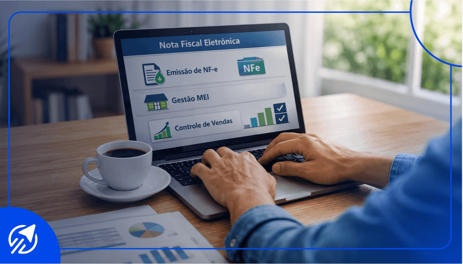 Empreendedor MEI emitindo nota fiscal eletrônica em notebook, com recursos de gestão e controle de vendas