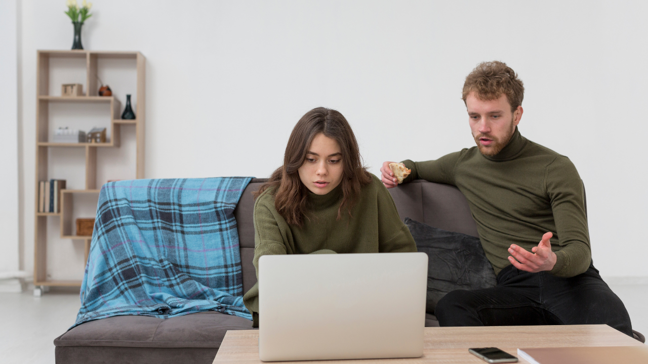 En Mercado Libre, la gestión de reclamaciones abarca una serie de procedimientos y técnicas que las empresas en línea utilizan para atender, tratar y resolver las quejas de sus clientes. En vista de que las ventas en línea pueden verse afectadas por varios factores, como la entrega de productos, la calidad de los artículos o problemas de atención al cliente, entre otros; resulta fundamental una correcta gestión de reclamaciones para preservar la satisfacción de los clientes y la sólida reputación empresarial.