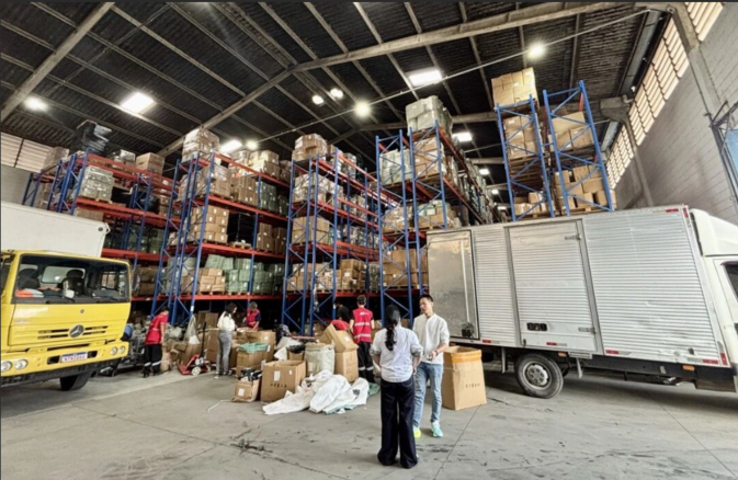 随着业务持续增长，磐联云仓开始对比市面上多款 ERP 与仓储管理系统。团队选型标准简单清晰：操作简便、处理高效、功能贴合真实业务场景。    在他们看来，系统的价值不在于功能堆砌，而是减少团队额外负担，让业务流程顺畅运转。    经过多轮对比，磐联云仓选择UpSeller并长期使用。UpSeller的价值不是单一功能亮点，而是深度融入巴西本土化的订单处理、库存管理、发票管理等运营环节。